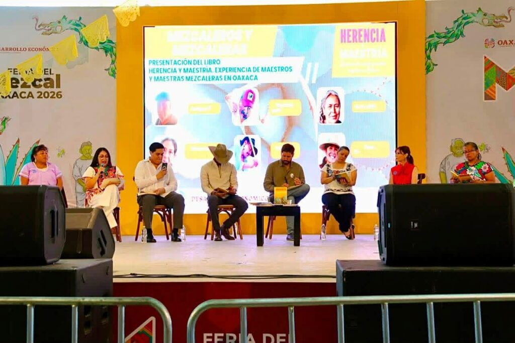 Presentan libro que rescata el legado de 44 maestras y maestros mezcaleros y reaviva el llamado para revisar el IEPS - whatsapp-image-2026-07-29-at-54057-pm-1024x683