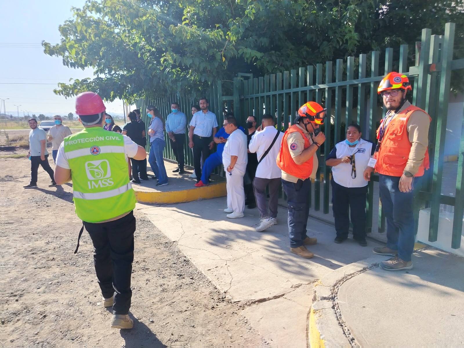 Desalojaron a 167 personas del IMSS Ávalos tras incendio de viviendas