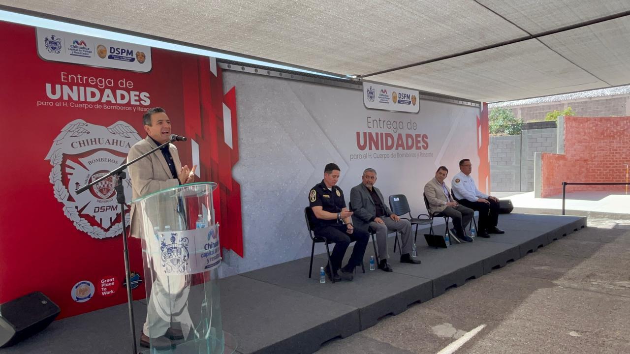 1001263233-872964150-1 Entrega alcalde nuevas bomberas para fortalecer labores