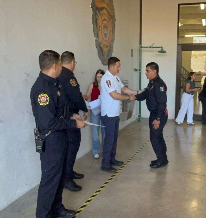 Entregan bonos a 76 bomberos por su participación en emergencias de alto impacto