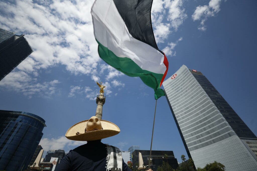 6a85786a259f7ef814dfb3d13948cbb659159d79w-1024x683-1 Manifestantes exigen romper acuerdos con Israel y defender el agua de Chihuahua - 6a85786a259f7ef814dfb3d13948cbb659159d79w-1024x683