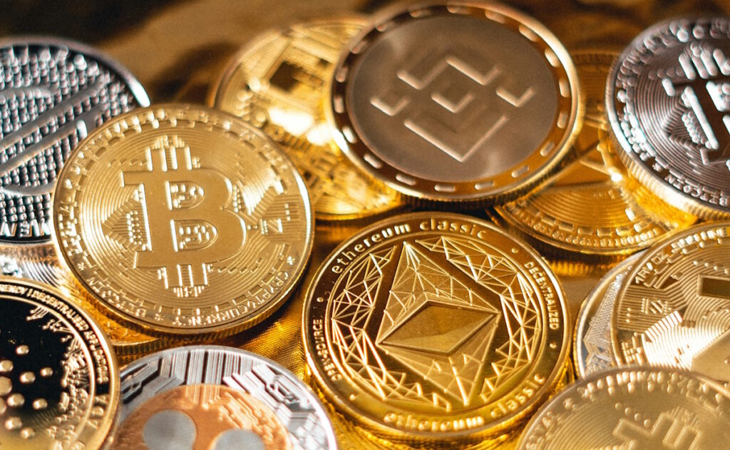 Detienen a empresario en EE.UU.: acordó un pago de 40 mil dólares para matar a mexicano - dea-asegura-10-mdd-en-criptomonedas-directamente-ligadas-al-cartel-de-sinaloa-1024x631