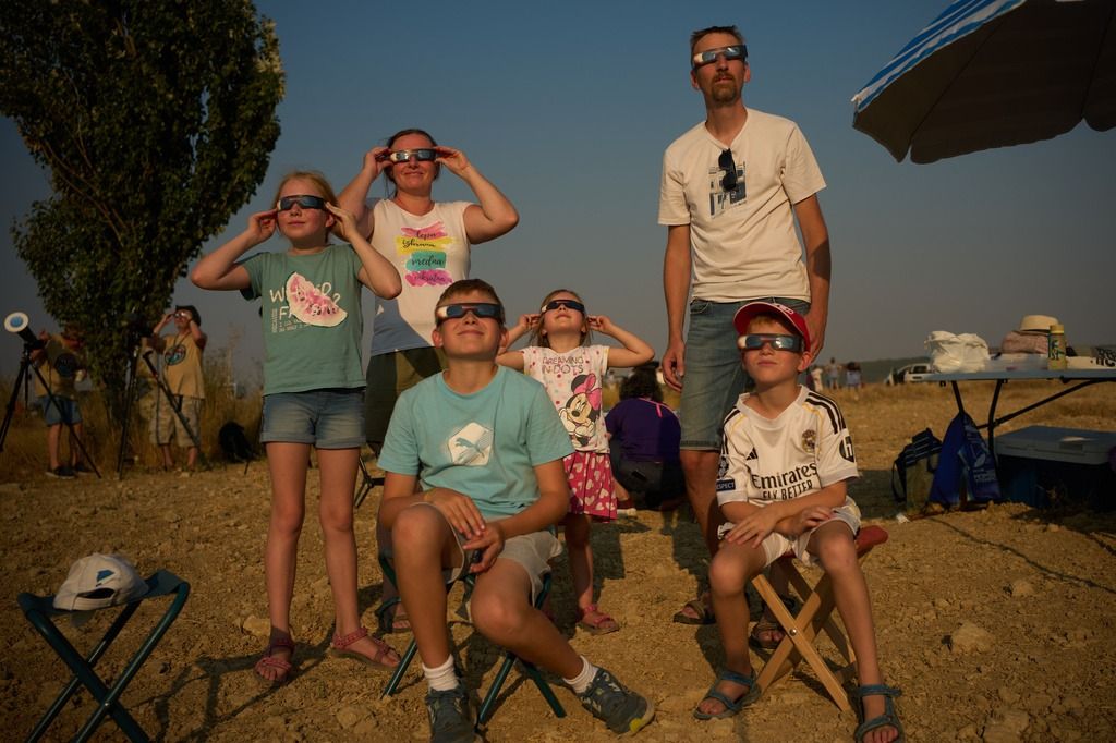 eclipse_2_0a0fddf860 eclipse 2.jpeg