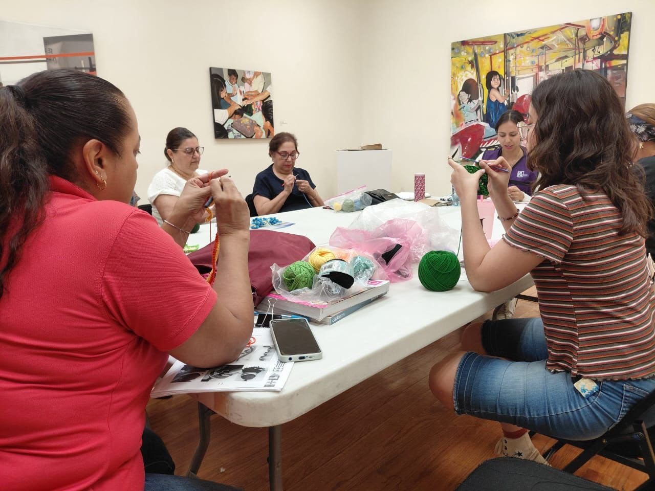 Promueve Poliforum Museo Universitario la creatividad a través de talleres gratuitos de crochet