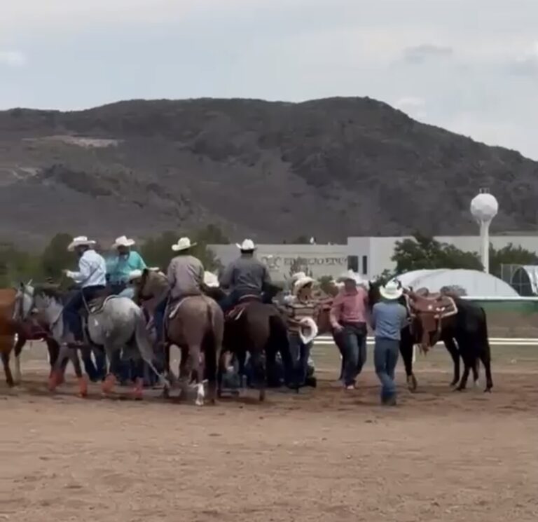 Jinete resulta gravemente herido durante rodeo vinculado a Cruz Pérez Cuéllar