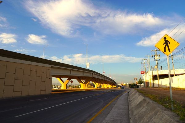 Todo listo: hoy inaugura Bonilla el paso superior 