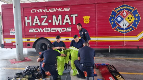 Bomberos preparados para atender incidentes con materiales peligrosos