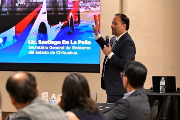 Reconoce DESEC Juárez  a Santiago De la Peña por implementación del JuárezBus