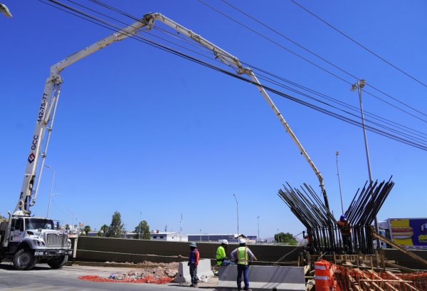 Realizan colado de columnas para la Gaza de Incorporación