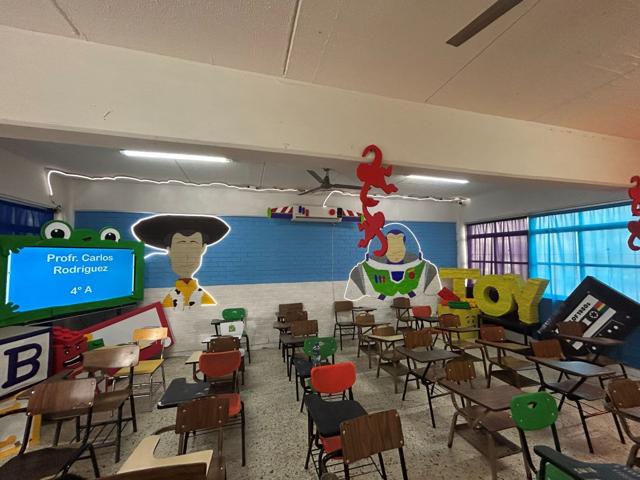 profe_chido_salon_toy1_7669270c77 profe-chido-salon-toy1.jpg