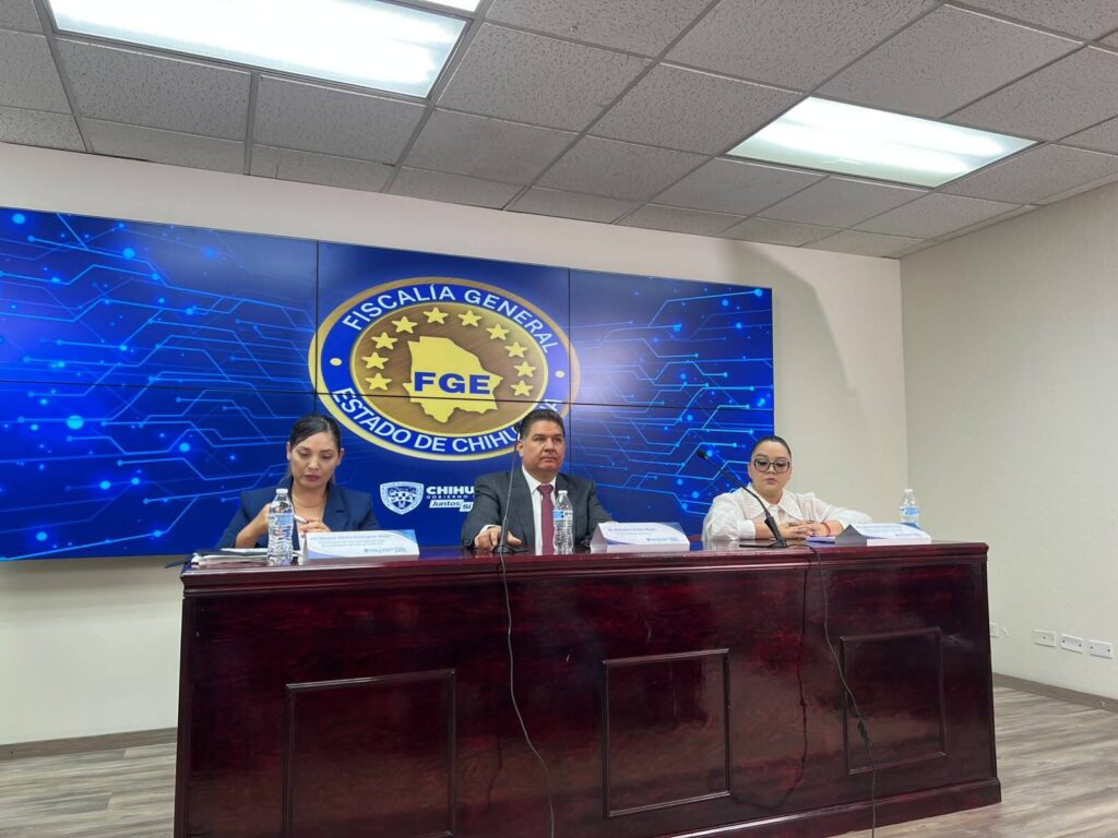 Roban tres motocicletas en Fashion Mall mediante engaños