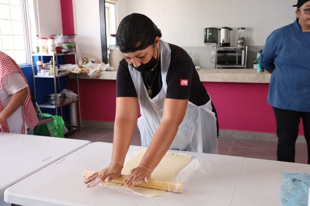 Impulsan aprendizaje de oficios con cursos en panadería