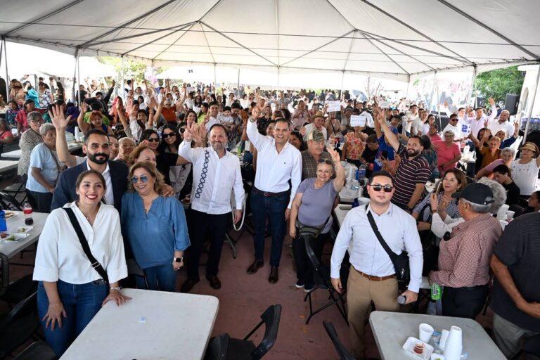 Respaldo ciudadano y festejo anticipado reúnen a 4 mil personas en encuentro con Santiago de la Peña