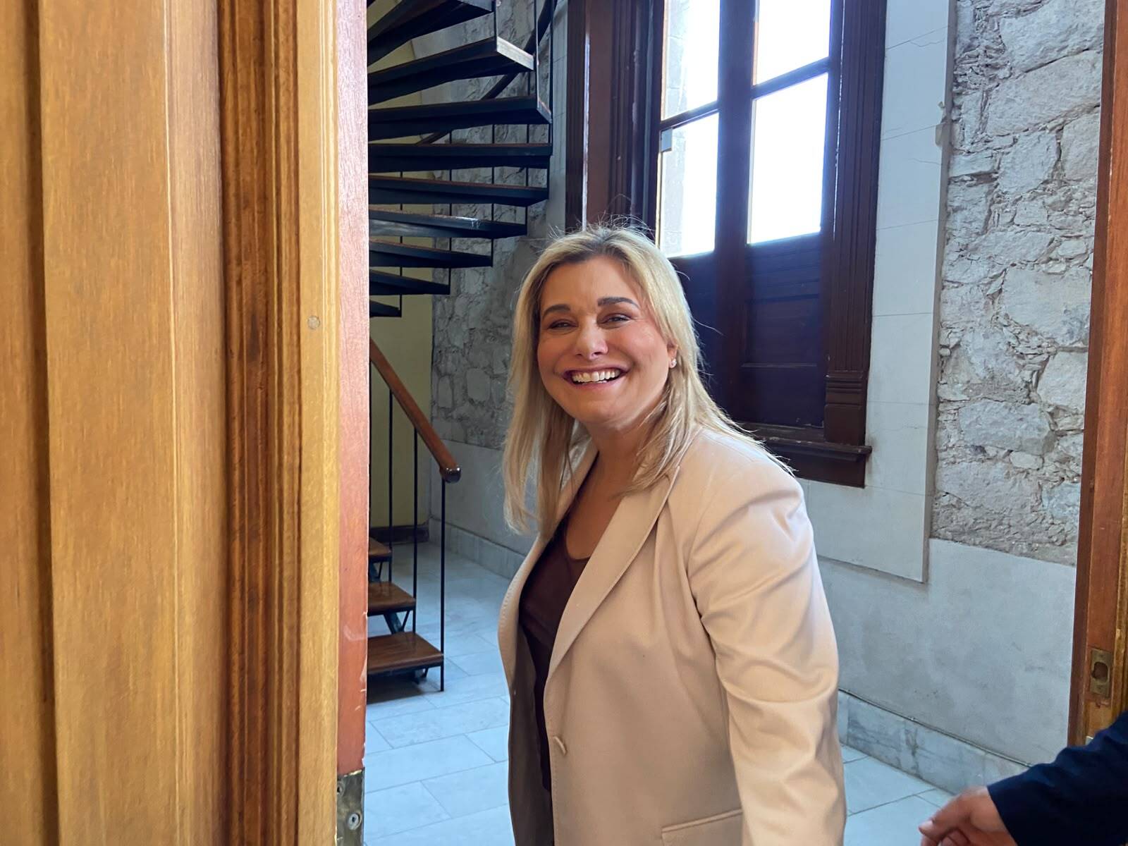 Maru Campos se reúne a puerta cerrada con representantes del sector minero