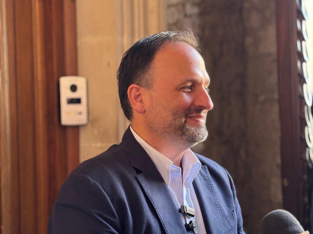 De la Peña destaca capacidades de Alán Falomir para posibles tareas políticas