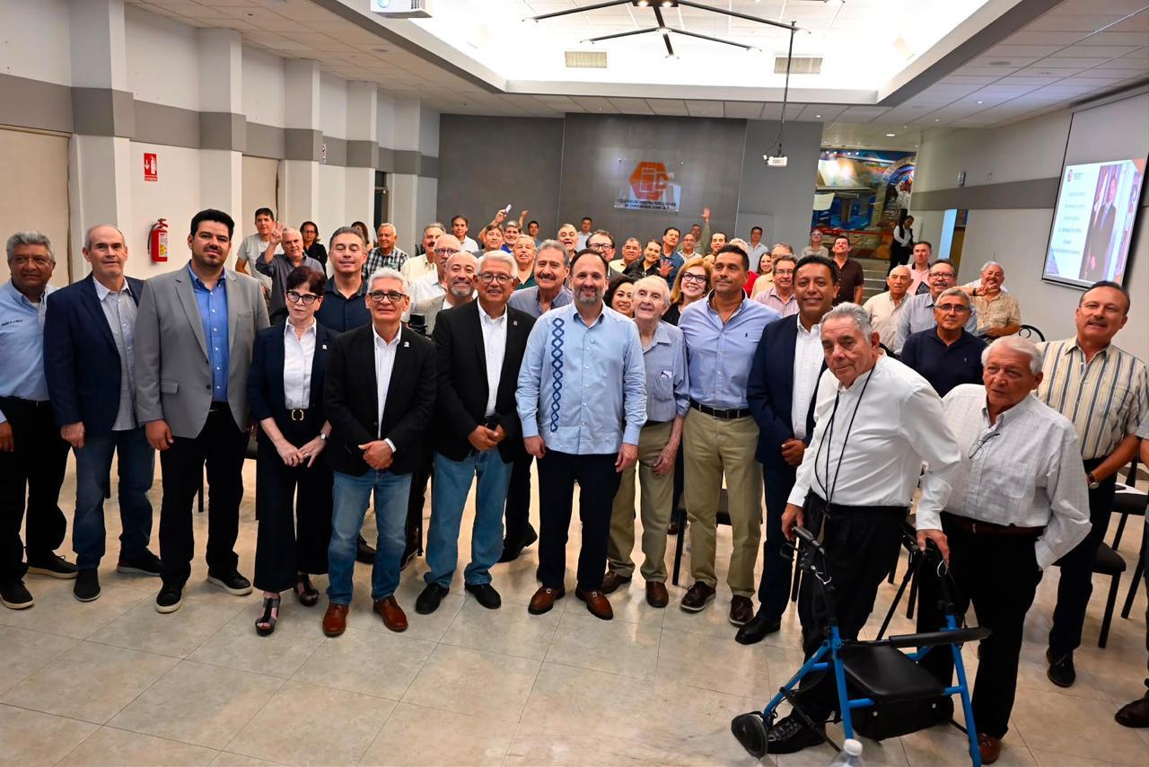 De la Peña presenta proyectos de movilidad a ingenieros