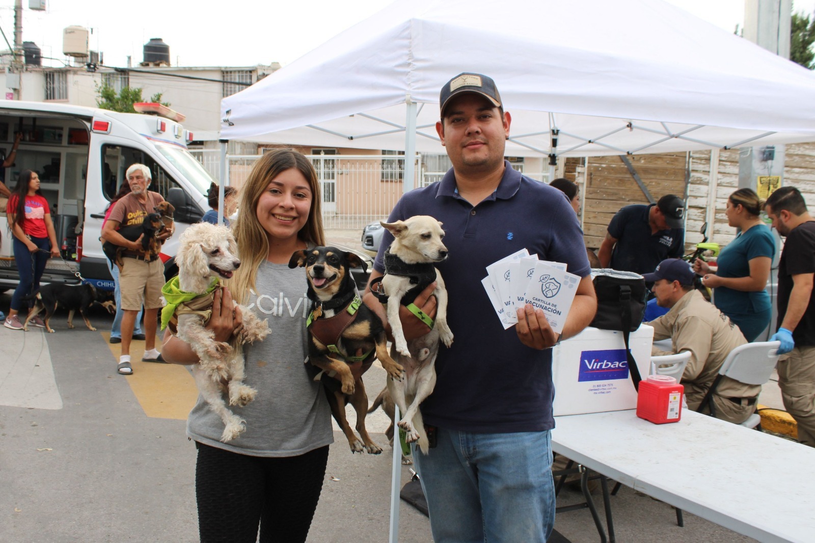 Suman más de 14 mil vacunas para mascotas