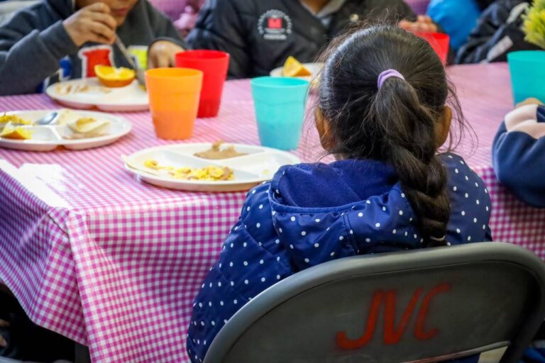 DIF entregó más de 900 mil desayunos este último año