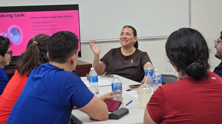 Capacita Municipio a jóvenes en idioma inglés