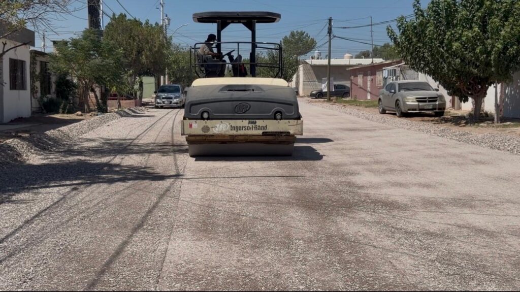 Inicia pavimentación de calle en la colonia Revolución