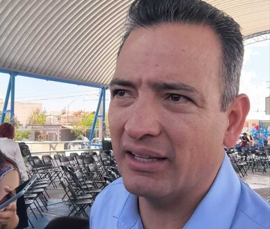 Invita alcalde a escuelas a solicitar apoyo para infraestructura