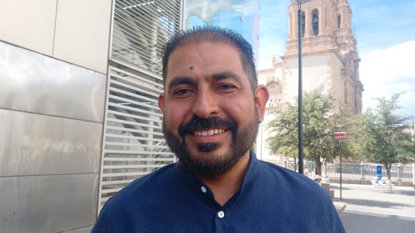 Respalda Hugo González restricción de celulares en escuelas