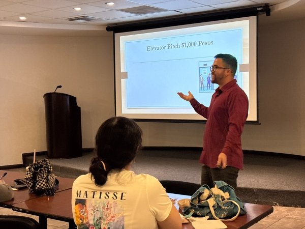 Fortalecen creación de proyectos artísticos con seminario