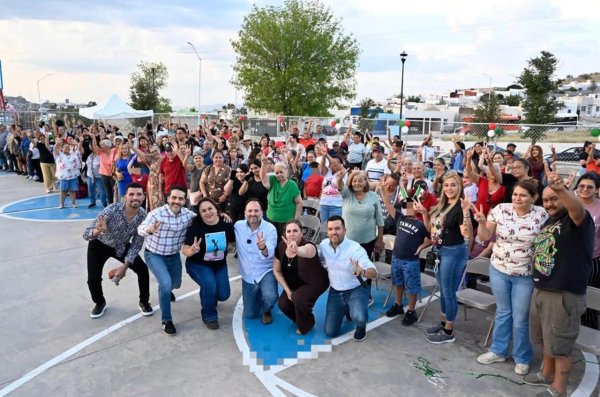 De la Peña se suma al festejo patrio con vecinos de PCE