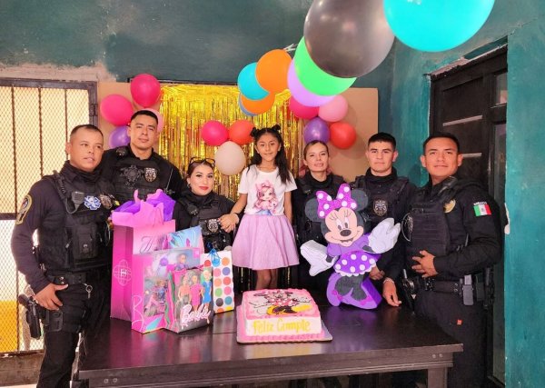 Sorprende Policía Municipal a Nicol por su cumpleaños