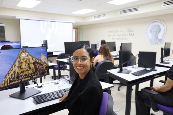middle-whatsapp-image-20260921-at-94903-am-410896537 Más de 100 mujeres estudian una licenciatura gracias al IMM