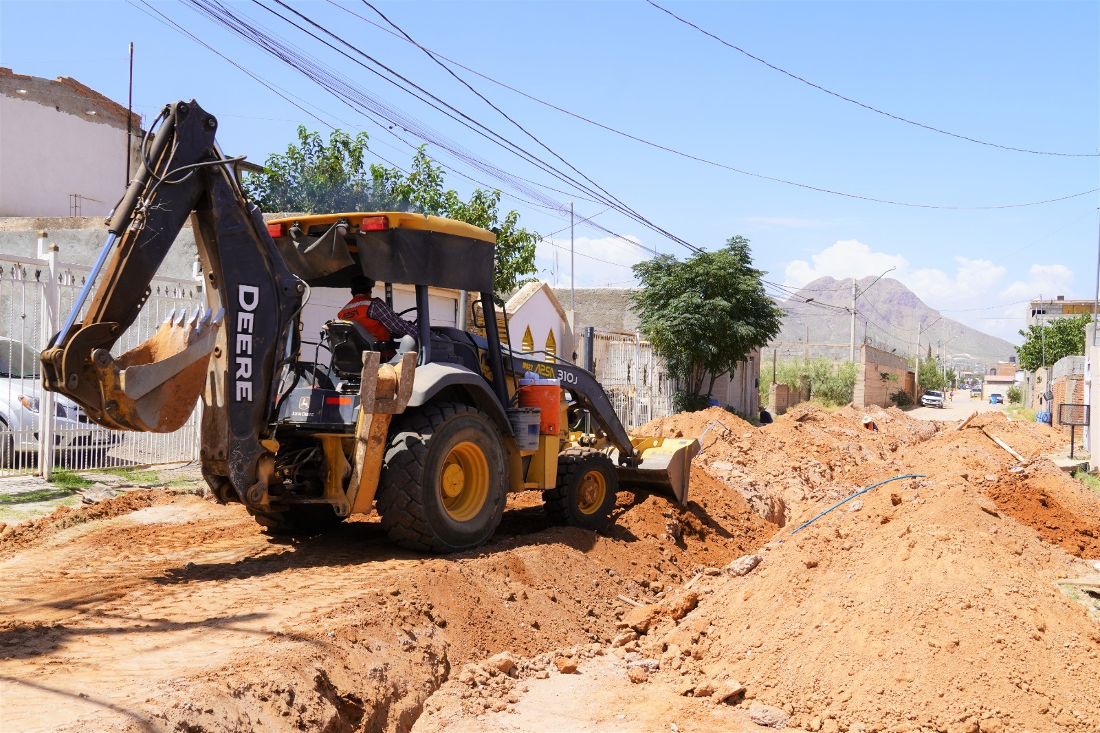Comienza Municipio trabajos de pavimentación en Valle Dorado