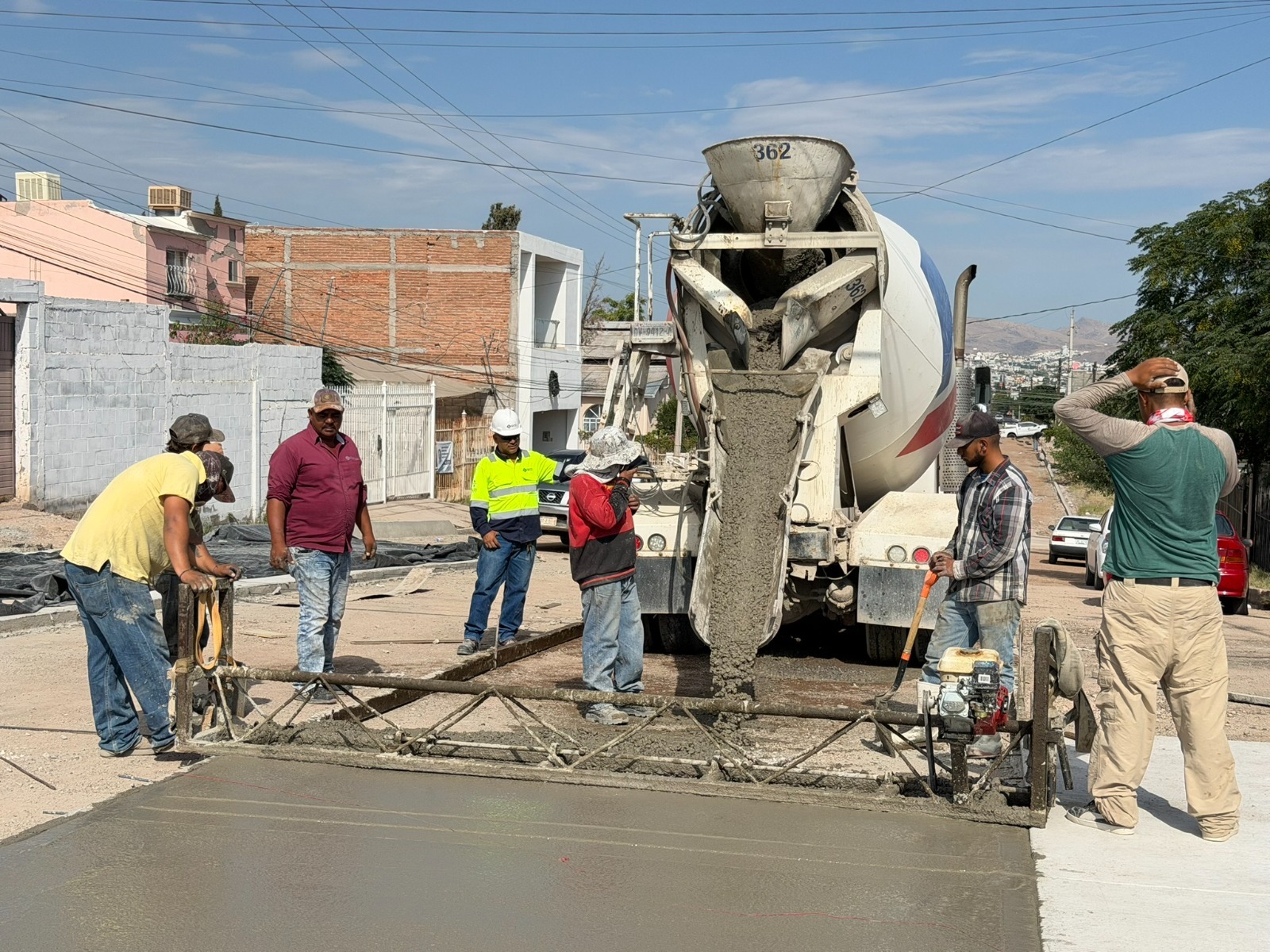 Avanza en pavimentación de calle en la Rosario