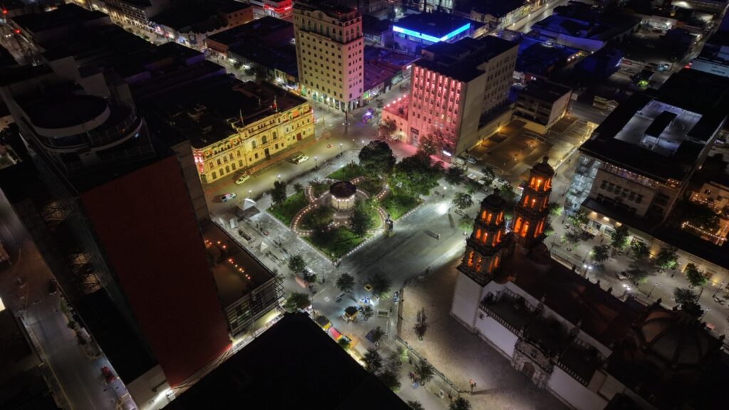Iluminan Plaza de Armas por mes de prevención del suicidio