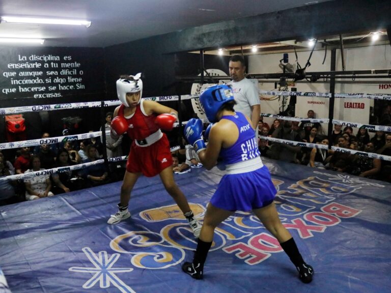 Celebra gimnasio municipal Santa Rosa 42 años formando talento
