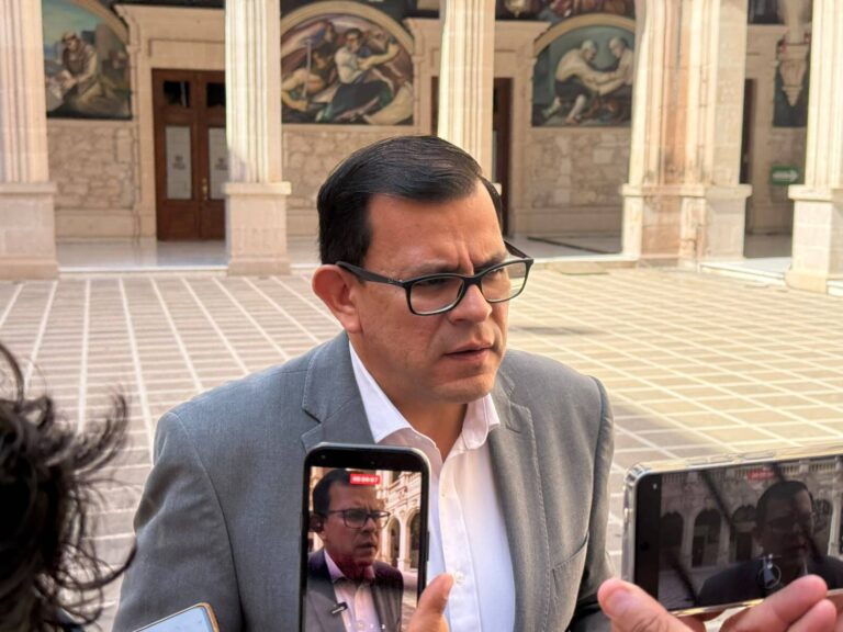 Triple homicidio en Punta Oriente estaría ligado a venta de droga: FGE