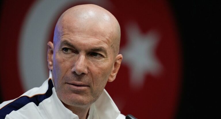 zinadine_zidane_aura_primer_partido_ac591016b1