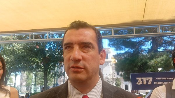 René Chavira respalda a trabajadores del IMSS