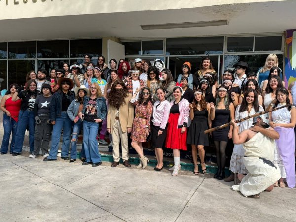 Estudiantes de Lengua Inglesa celebran el Spooky Week
