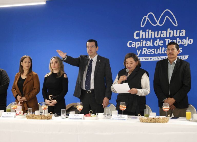 Firman convenio para apoyar a trabajadoras de maquiladoras